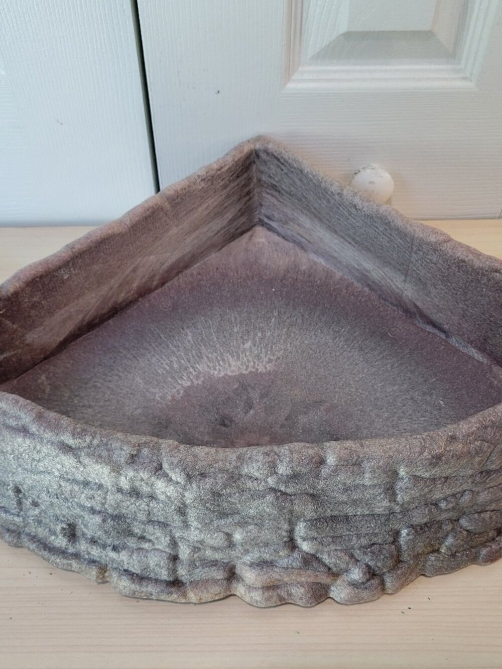ZOO MED Reptile Rock X-Large Tan Gray Corner Food Water Bowl 13.5"x13.5"x3.5"
